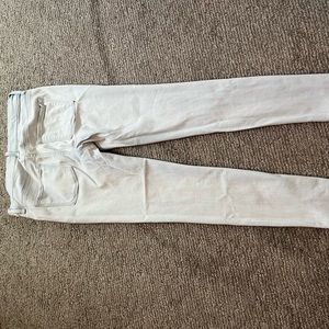 Light colored wash jeans from old navy!!